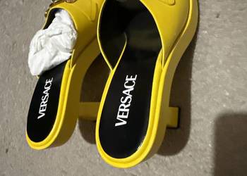 Buty Versace41 żółte ze złotymi elementami