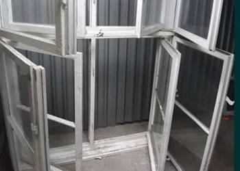 Stare okno skrzynkowe.