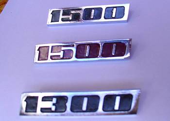 Emblemat 1500 i 1300 do Fiata 125 oryginalny czerwony, czarny