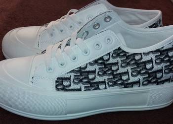 Nowe damskie trampki na platformie - r. 40