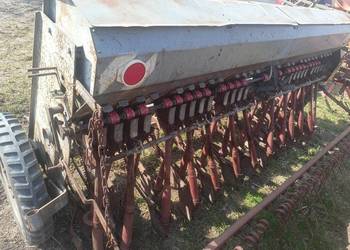 Siewnik zbożowy poznaniak na docisku wąskie koło