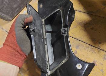 Suzuki RF 600 wypełnienie lewe licznika czaszy schowek RF600 plastik lewy