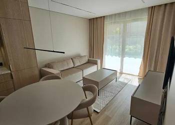 2 pokoje z ogródkiem i halą garażową