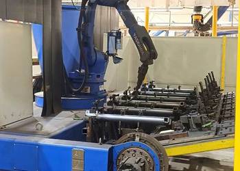 Zrobotyzowane stanowisko spawalnicze YASKAWA MOTOMAN AR2010