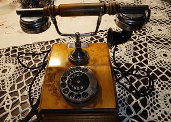 Telefon drewniany retro.
