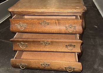 Klasyczna drewniana szafka/komódka w stylu retro