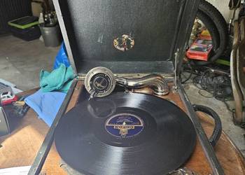 Gramofon walizkowy czarny