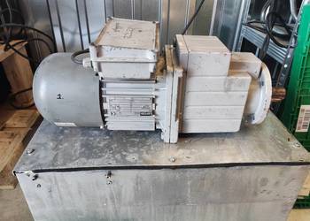 Motoreduktor prosty 0,25kw / 400V / 31obr/min / kryza