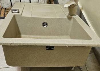 Zlewozmywak kuchenny granitowy.