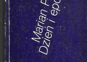 (3413) DZIEŃ I EPOKA - MARIAN PIECHAL