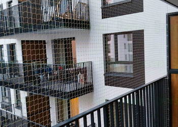 Montowanie siatek przed gołębiami na balkon Warszawa Siatka na balkon kot