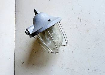 Lampa industrialna C-100/A Polam Gdańsk z czasów PRL