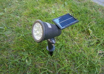 leflektor ogrodowy 9 led solarny wbijany.