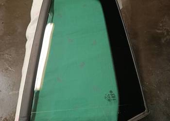 VW Tiguan szyba boczna lewy tył ciemna 11