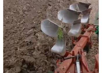 Pług obrotowy Kverneland  3  z Niemiec ładny