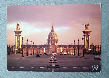 PARYŻ - KOMPLEKS BUDYNKÓW Z WIDOKIEM NA KOŚCIÓŁ INWALIDÓW