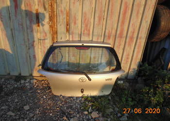 klapa tylna tył Toyota Yaris I 99-06 Srebrna japonia