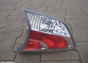 NISSAN X TRAIL T32 13-16R LAMPA TYŁ PRAWA W KLAPĘ