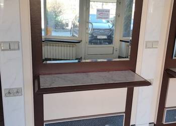 Stanowisko fryzjerskie z marmurowym blatem mocowane do ściany vintage