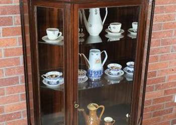 Piękna serwantka witryna