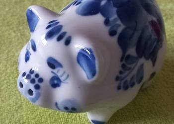 Figurka porcelanowa Świnka, Gżel Figurka porcelanowa Świnka, Gżel