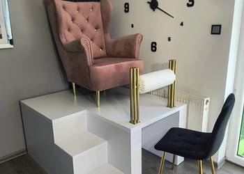Podest do pedicure z wnęka na nogi Nowy