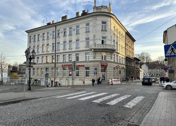 Całe piętro w reprezentacyjnej kamienicy | Centrum