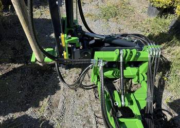 Kafar do słupów i pali marki Mazaka, mocowany do traktora, modele PD50T