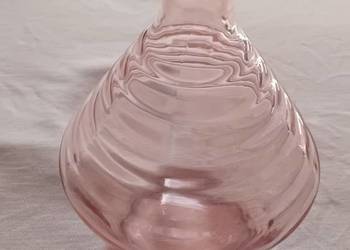 Różowa karafka art deco, huta Dąbrowa. Nr katalogowy 226.