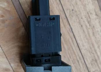 Przycisk Włącznik Kontroli Trakcji ESP TCS 13138265 Opel Vectra C Signum