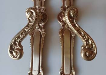 Mosiężne szyldy I klamki.