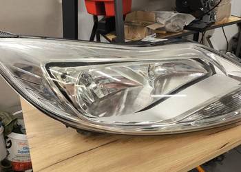 Reflektor prawy Lampa prawa Przód Ford Focus MK3 MK III 2012