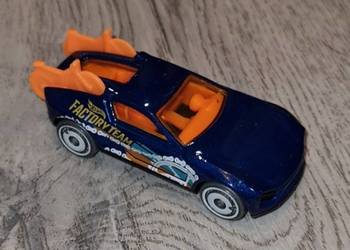 Autko samochód resorak Hot Wheels Rise N Climb 2021