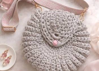 Torebka na pasku regulowanym