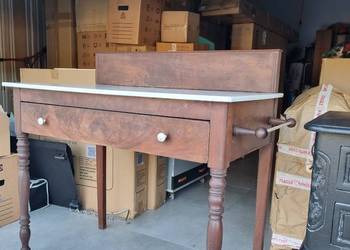 antyczna toaletka z marmurowym blatem