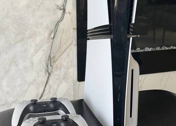 Konsola ps4 pro + 2 pady