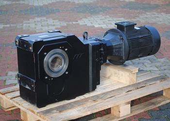 Motoreduktor kątowy 9.2kw. 9,4obr./min. WATT KUA110CIAK132ZR