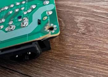 uszkodzony zasilacz do TV może komuś się przyda na części