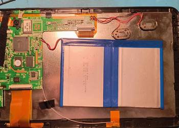 Dwa tablety uszkodzone na części. Dwa w cenie.