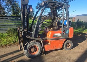 Wozek widłowy Nissan FG25 duplex przesuw