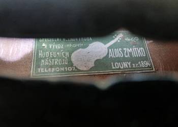 Zabytkowe  skrzypce.  Rezerwacja