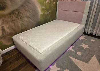 Łóżko tapicerowane, podświetlane z pojemnikiem 160x90