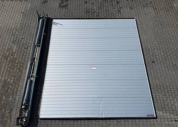 Brama segmentowa , przemysłowa garażowa, izolowana Hormann