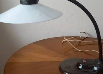 Lampa biurkowa w stylu Bauhaus z lat 1930/40 ub.wieku. Wysyłka gratis