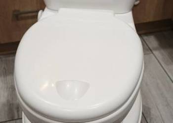 Nocnik interaktywny biały Dolu