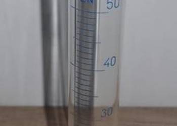 Szklana menzurka miarowa o pojemności 50 cm3