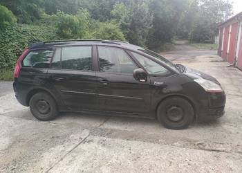 Czarny citroen c4 7 osób