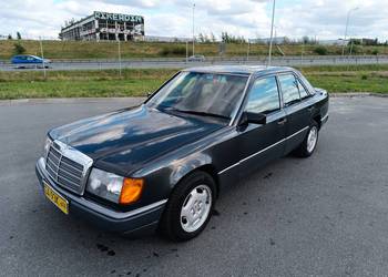 Zabytkowy Mercedes W124 250D