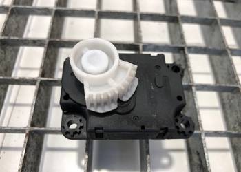 SILNICZEK KLAPEK NAWIEWU RENAULT A21201700 MASTER III