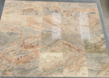 Płytki granit indyjski VYARA GOLD - rozmiar 30,5x30,5x1cm faktura poler.